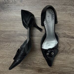 Sold *Y2k vintage Black BCBG kitten pointed heels